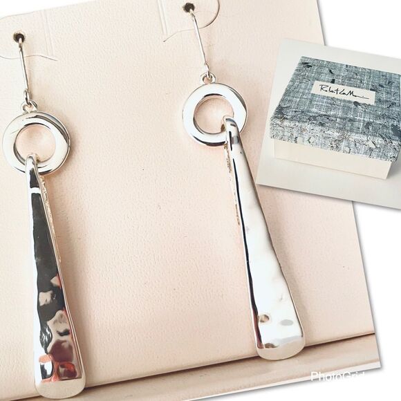NWT Robert Lee Morris Soho Silver Pleated Polished Hammered Circle Long Earrings - Picture 1 of 17